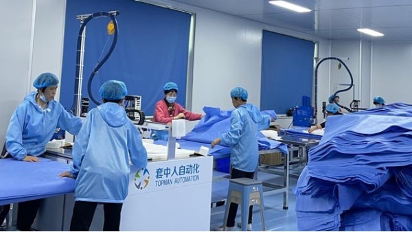 五一日本花季传媒app自動噴膠機跟手術衣（yī）工廠更配