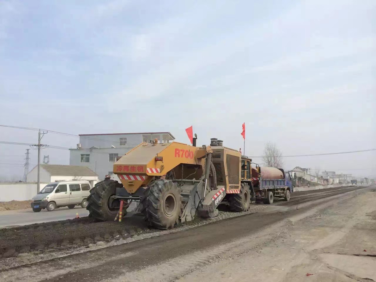 700冷再生機（jī）工地施工